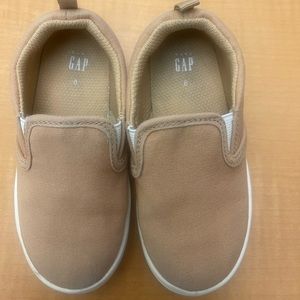 Gap Kids Slip On Canvas Sneaker - Toddler Boy sz 8- Barely Worn